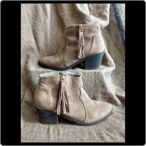 Tan / taupe suede ankle booties